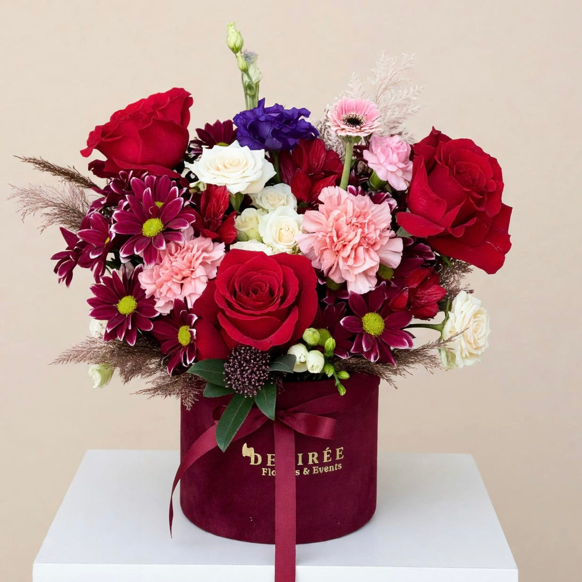 Aranjament Floral Royal Burgundy în Cutie Velvet