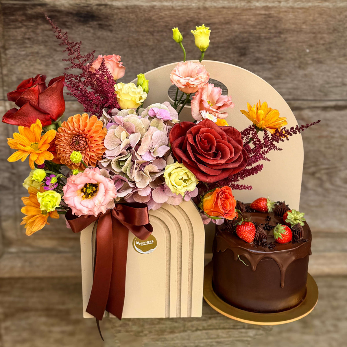 Cadou Floral & Tort Choco Passion -aranjament de toamnă și tort
