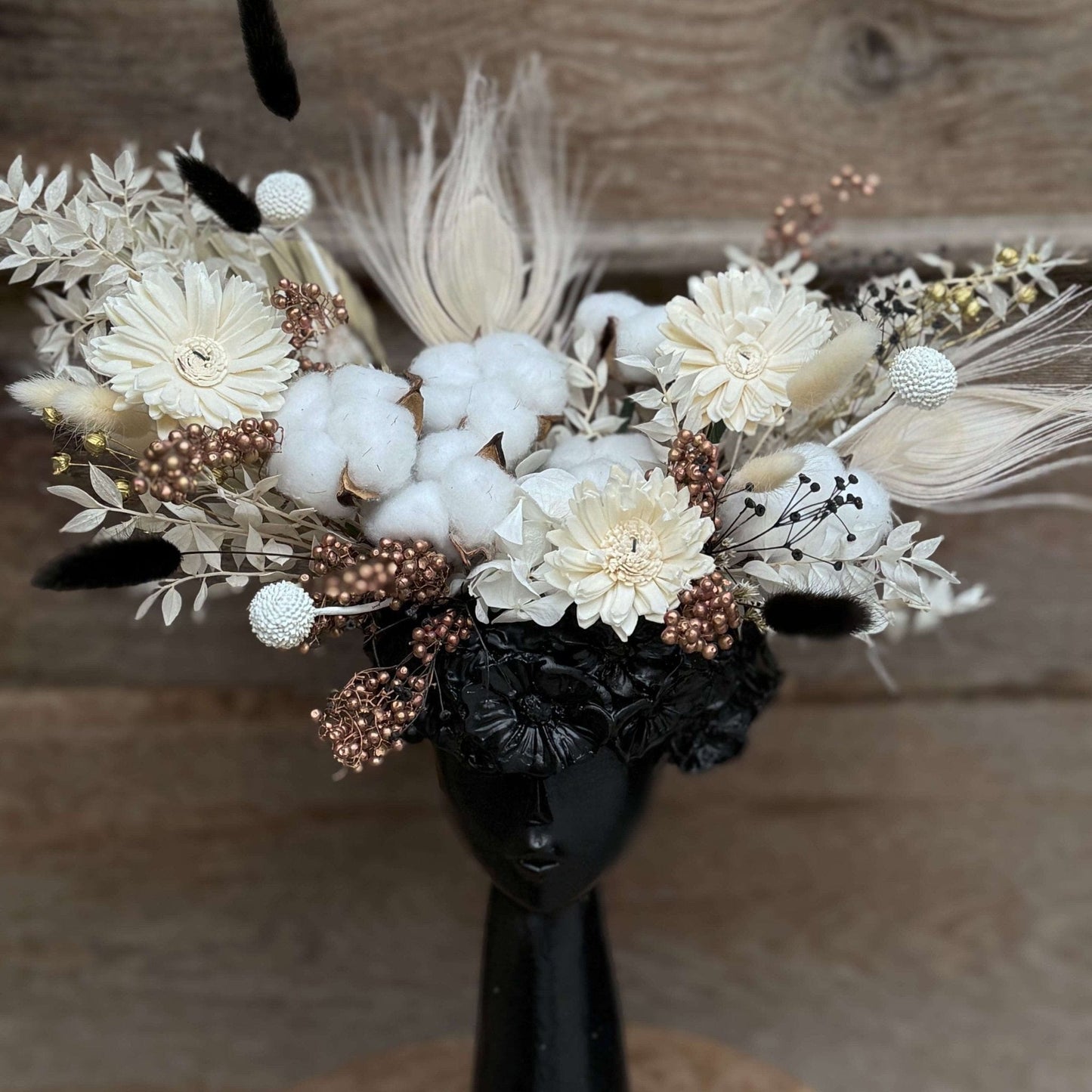 Desiree FlowerShop aranjament_floral Bej Aranjament Flora Negru