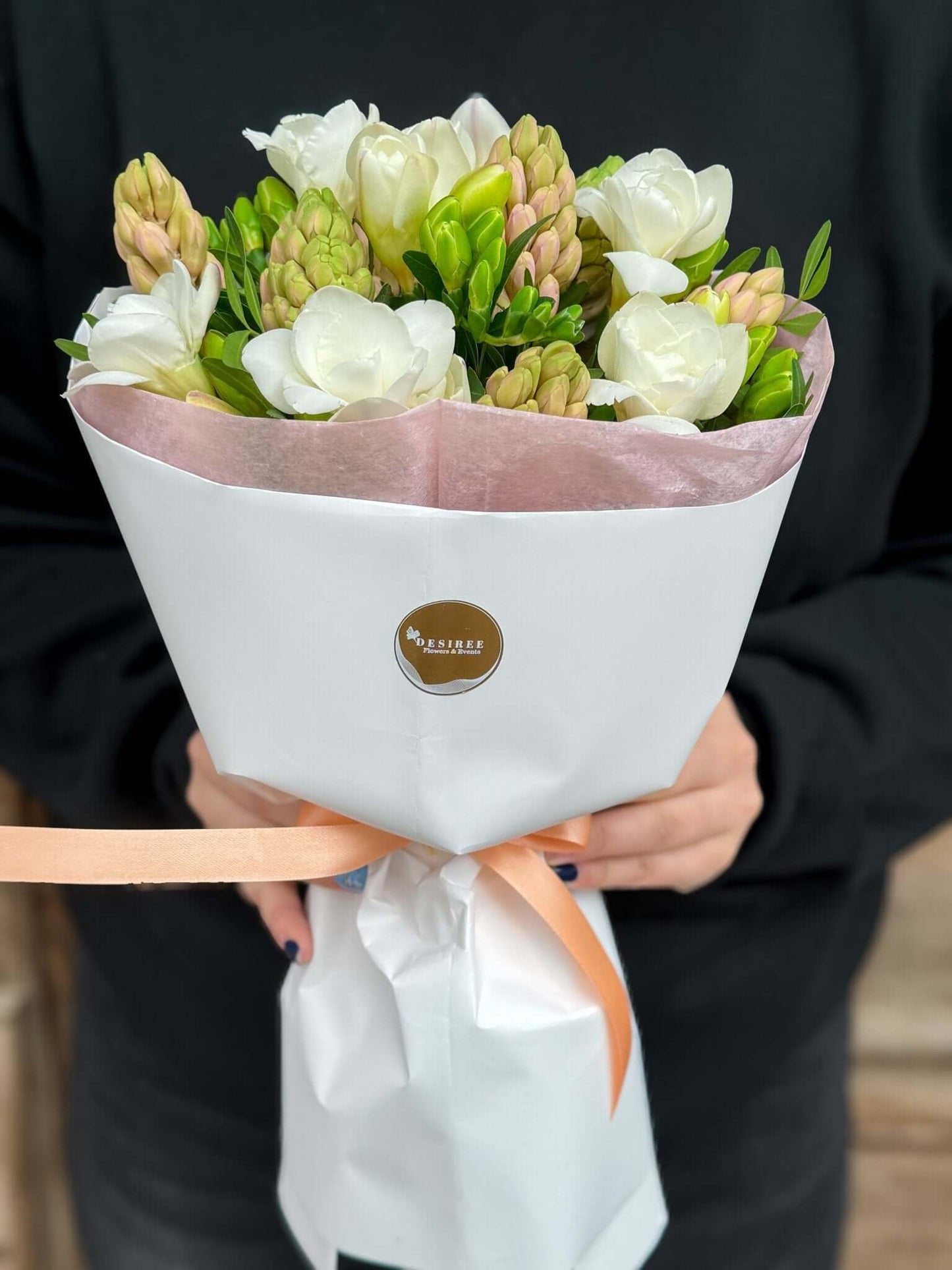 Desiree FlowerShop buchet_frezii Buchet Zambile si Frezii Pastel