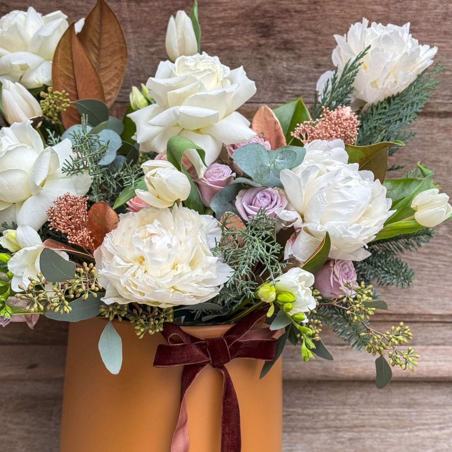 Floraria Desiree aranjament floral Aranjament Crăciun Trandafiri Albi