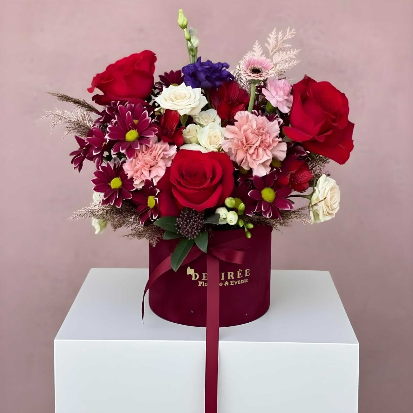 Aranjament Floral Royal Burgundy în Cutie Velvet - Floraria Desiree