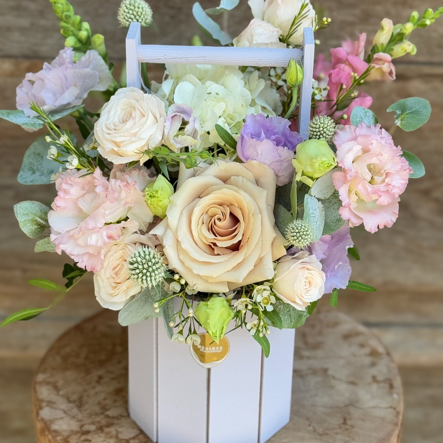 Floraria Desiree aranjament-floral Blush Serenity – Aranjament Floral în Nuanțe Pastel cu Trandafiri și Hortensii