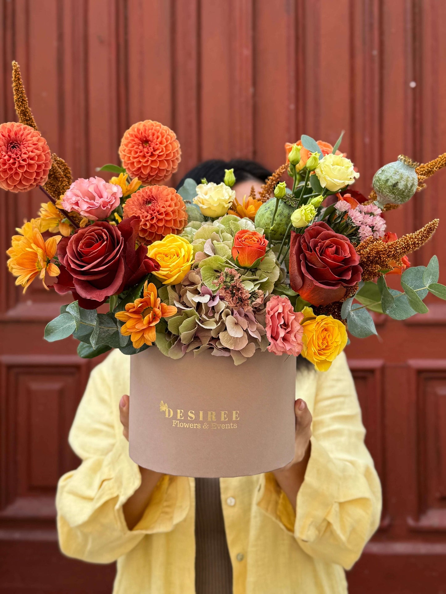 Floraria Desiree Aranjament_toamna Aranjament floral Autumn Symphony – trandafiri, dalie și hortensie în cutie elegantă