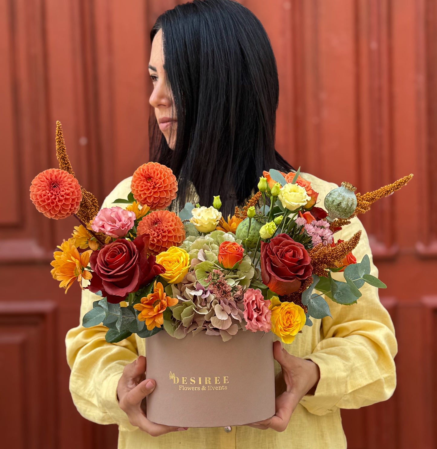 Floraria Desiree Aranjament_toamna Aranjament floral Autumn Symphony – trandafiri, dalie și hortensie în cutie elegantă