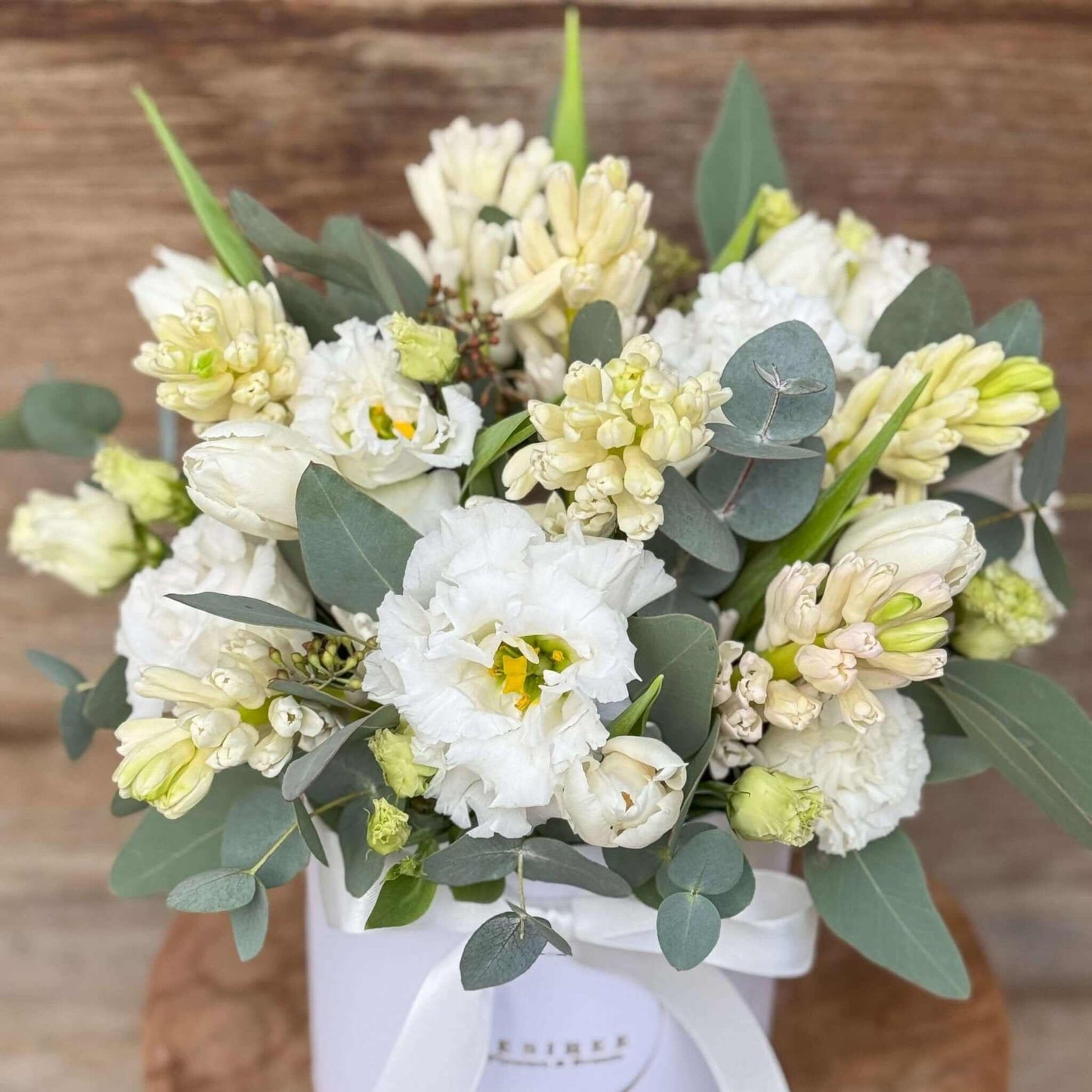 Aranjament floral Primăvară în Alb - Floraria Desiree