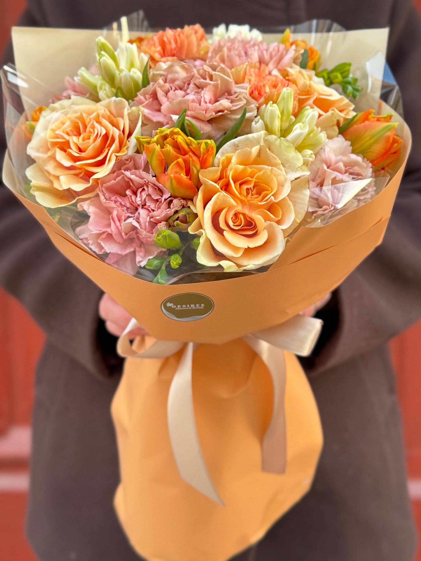 Floraria Desiree buchet _flori Buchet Răsărit în Petale -cu trandafiri si flori de primavara