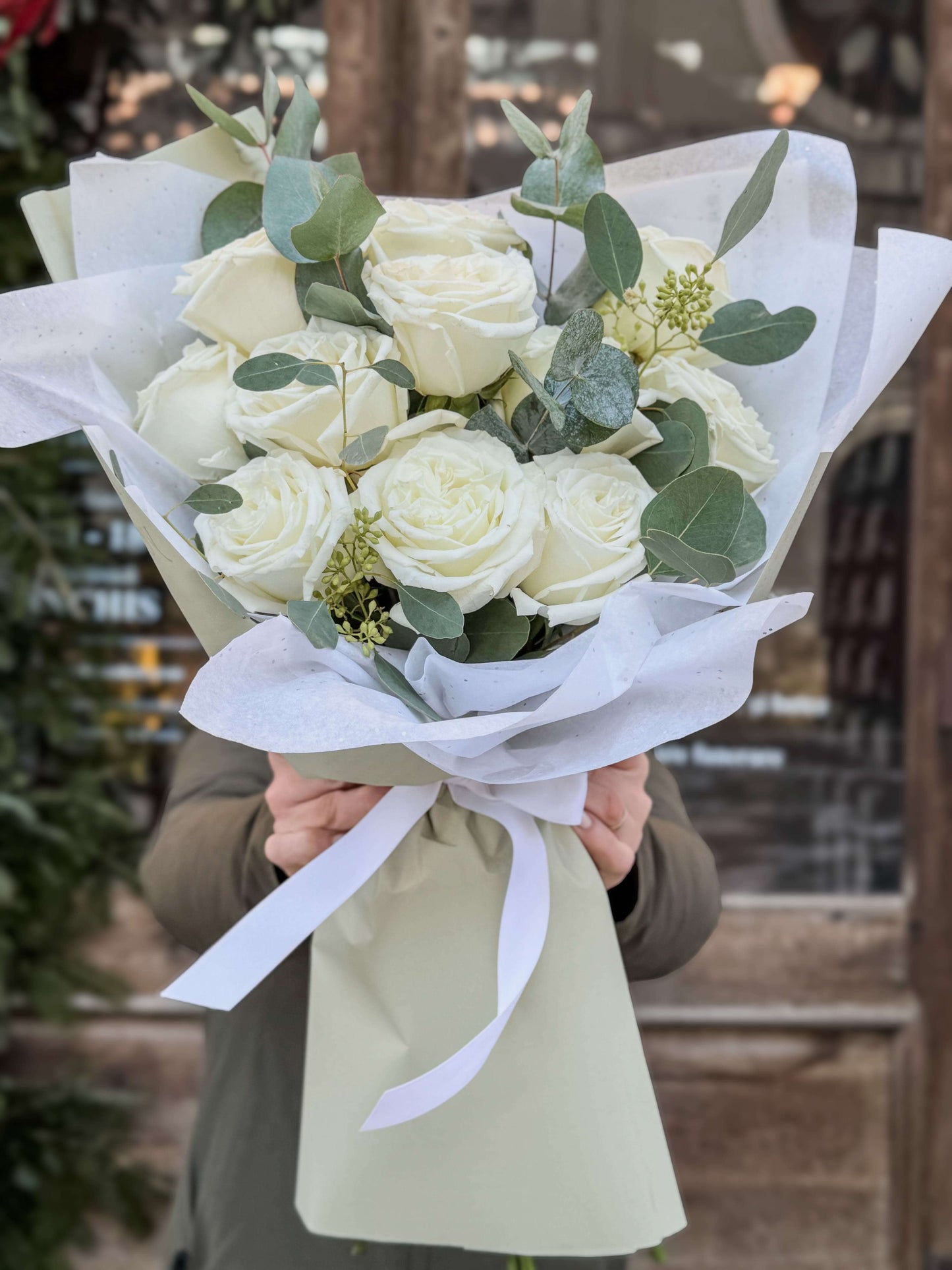 Buchet Trandafiri Albi Pure Elegance - Floraria Desiree