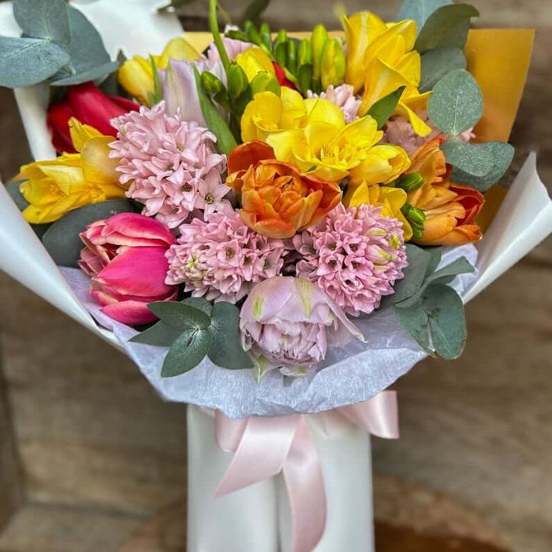 Floraria Desiree buchet zambile Buchet Magia Primăverii