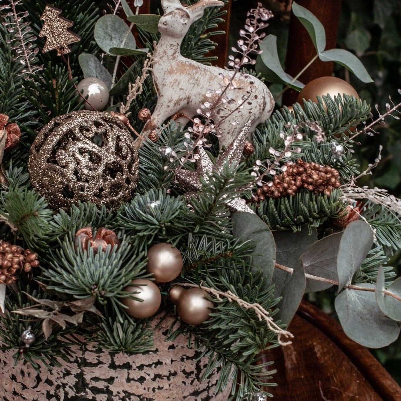 Desiree FlowerShop Aranjament Cerbul