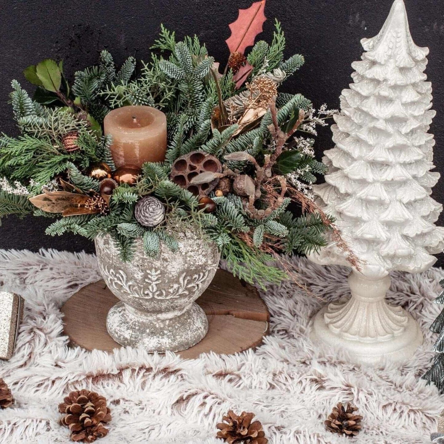 Desiree FlowerShop Aranjament Craciun Aranjament Pocal piatra