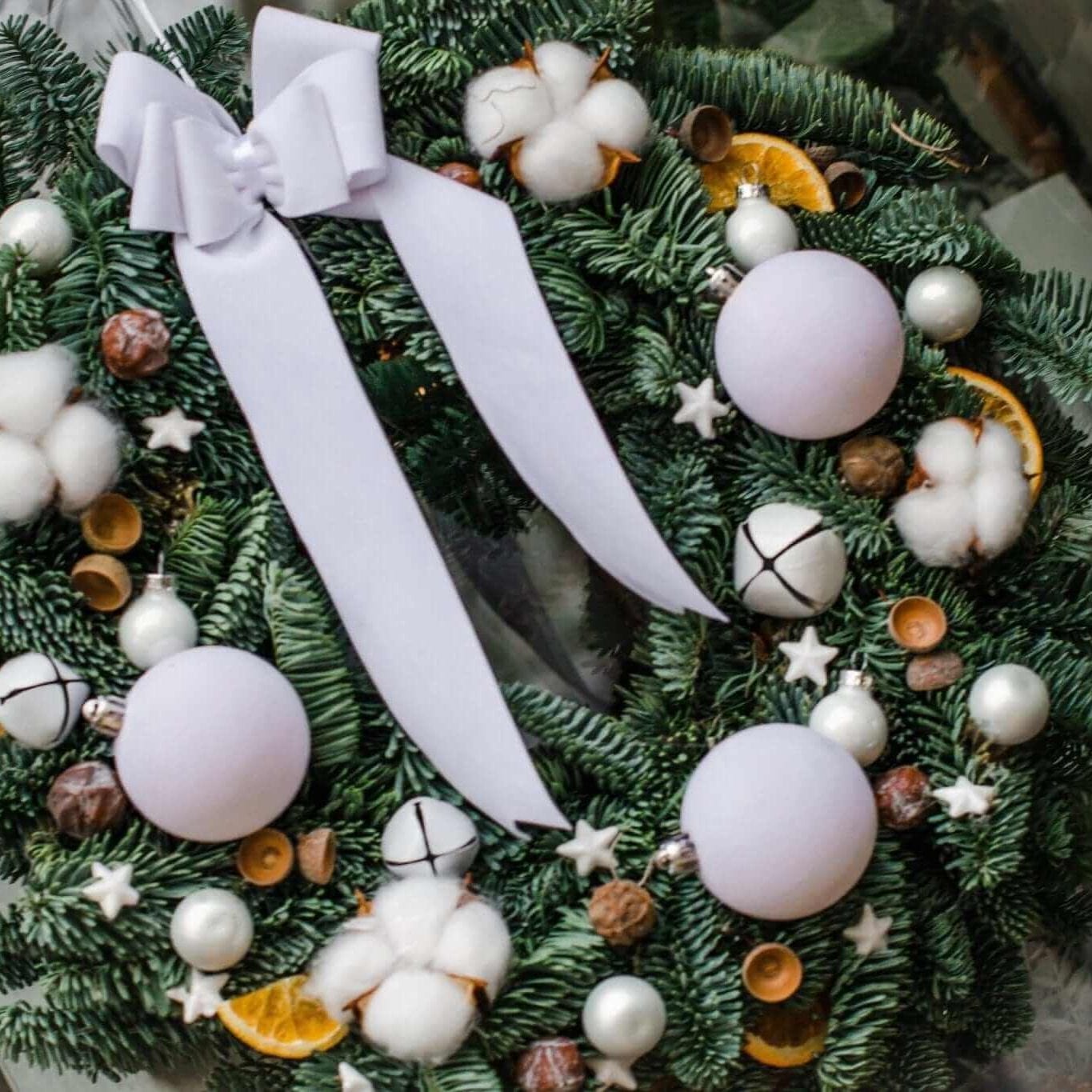 Desiree FlowerShop Aranjament Craciun Coronita White Christmas