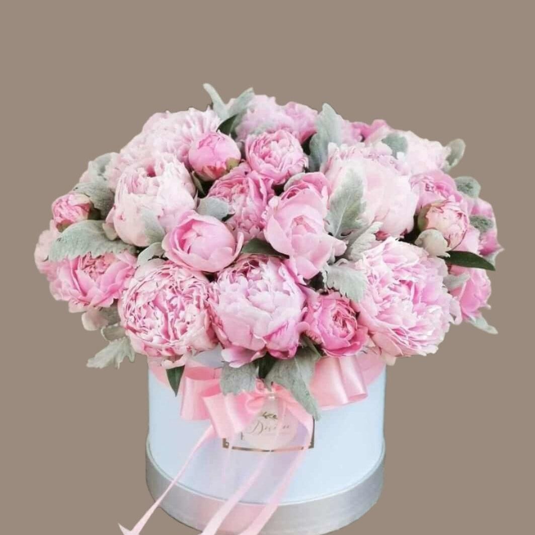 Desiree FlowerShop Buchet_bujori Aranjament luxury bujori