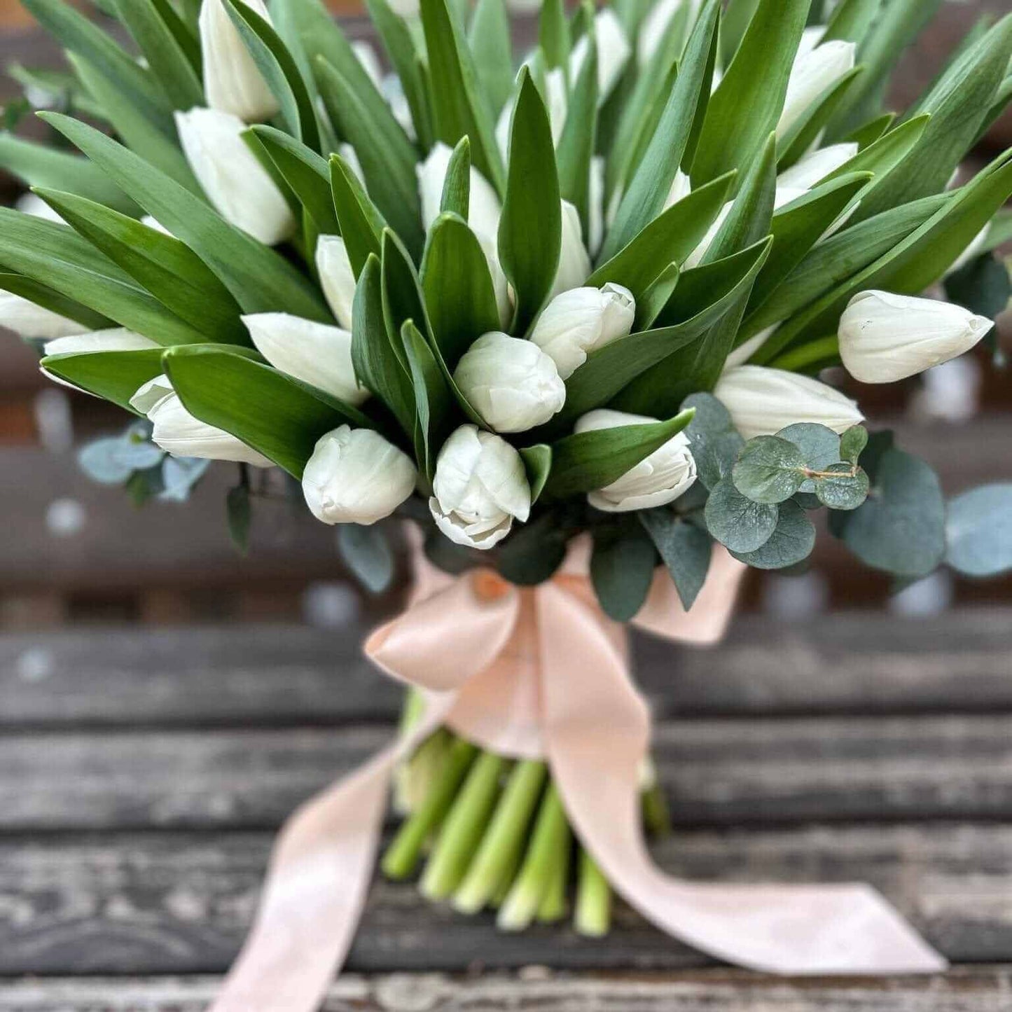Desiree FlowerShop buchet_lalele Buchet 49 Lalele Albe