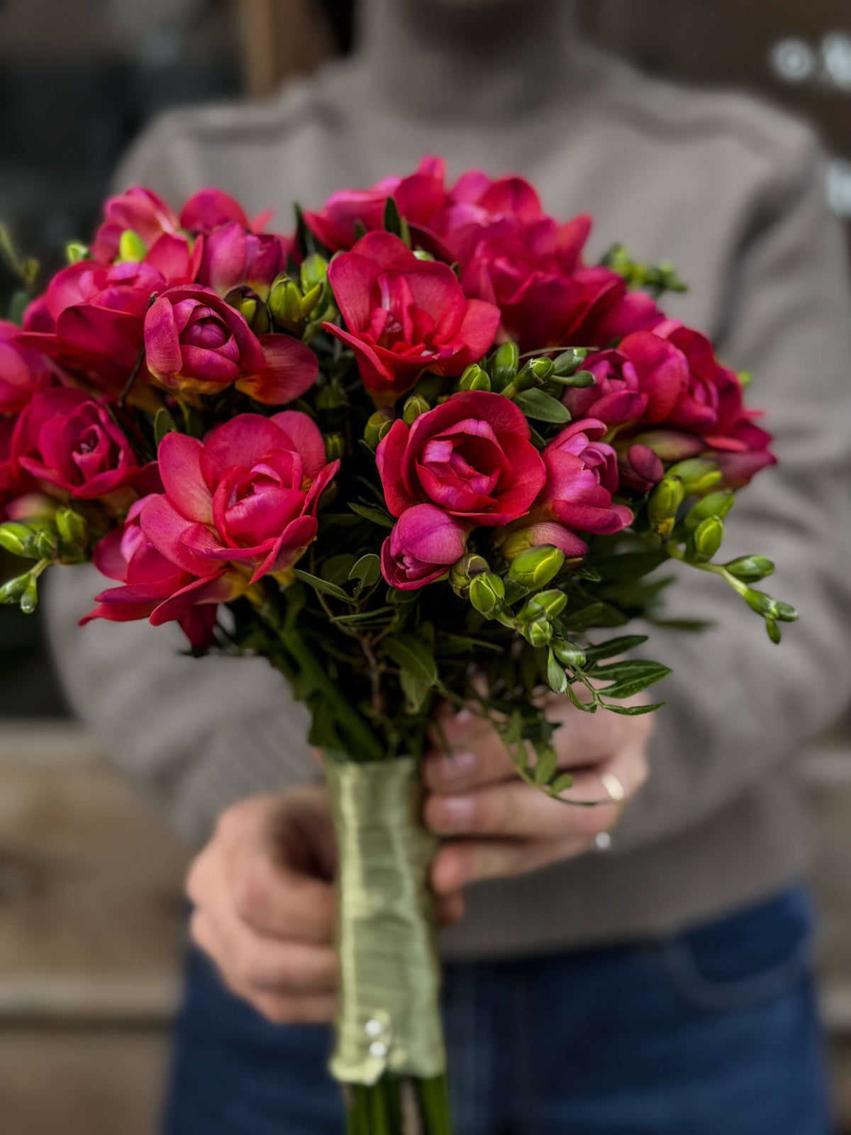 Abonament Saptamanal -Flori pentru Acasa — exemplu de buchet în tonuri fucsia