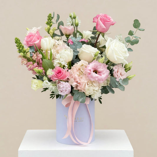 Aranjament Floral Blush Serenity în Cutie Pastel