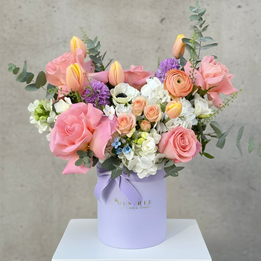 Aranjament Floral Peach Blossom în Cutie Elegantă
