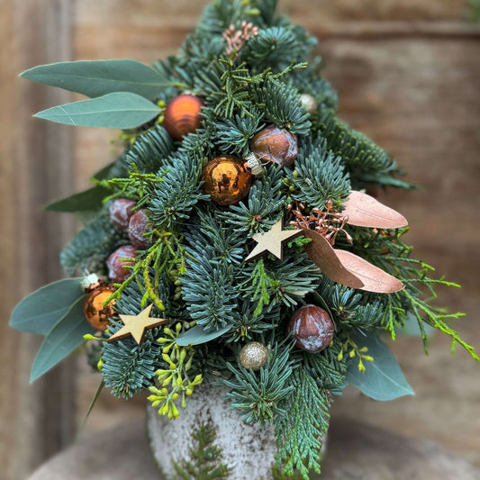 Brăduț Natural Decorat în Nuanțe Bronze – 30 cm