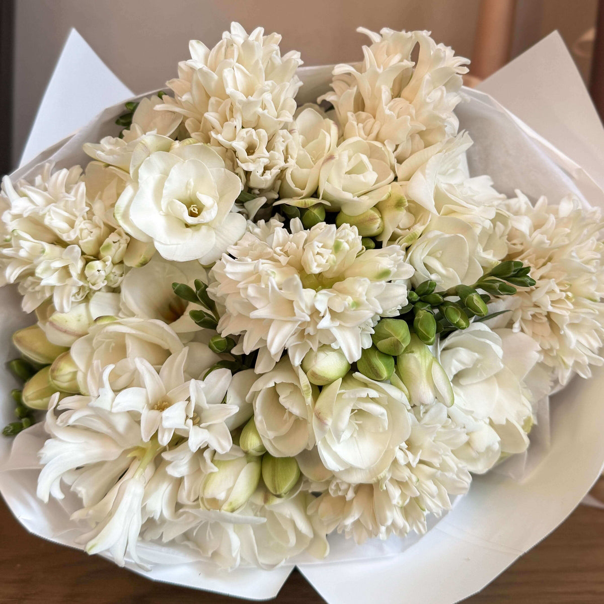 Buchet de flori Reverie — varianta de buchet cu flori albe