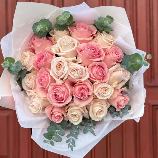 Buchet elegant cu 23 de trandafiri roz