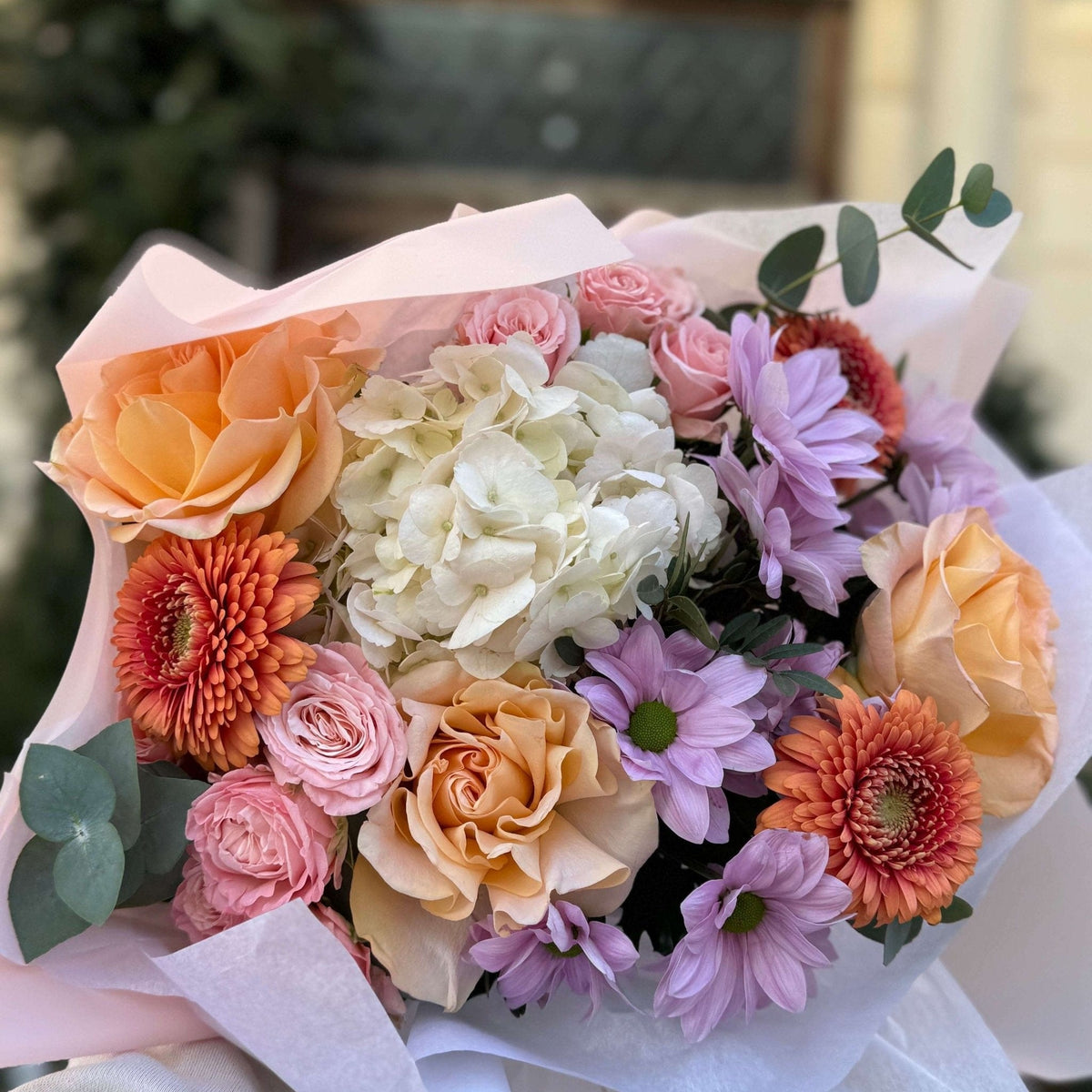 Buchet Orange Shades — detaliu al buchetului în tonuri piersică