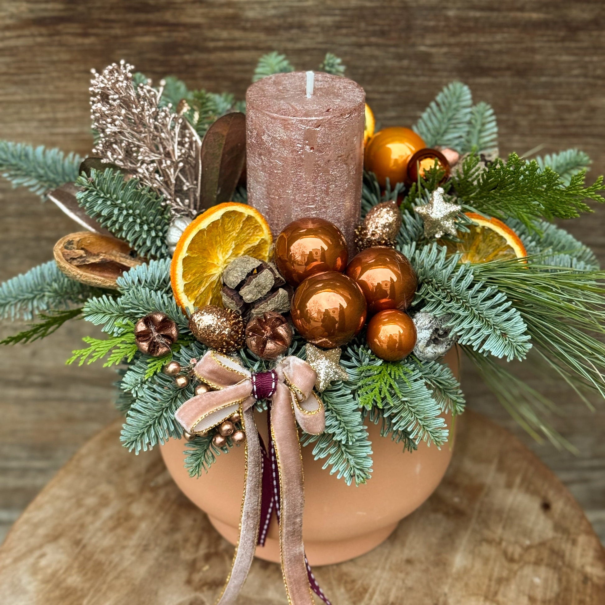 Desiree FlowerShop Aranjament Craciun Aranjament de Crăciun Warm Copper Glow – cu Lumânare Decorativă