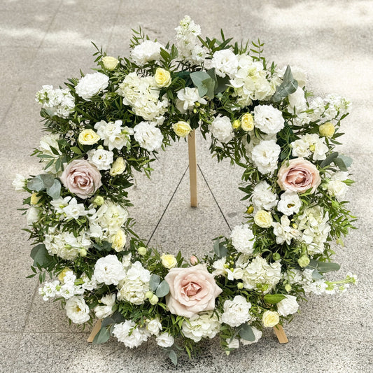 DesireeFlowerShop Aranjament_funerar Coroana funerara Nu te vom uita, Bunico!