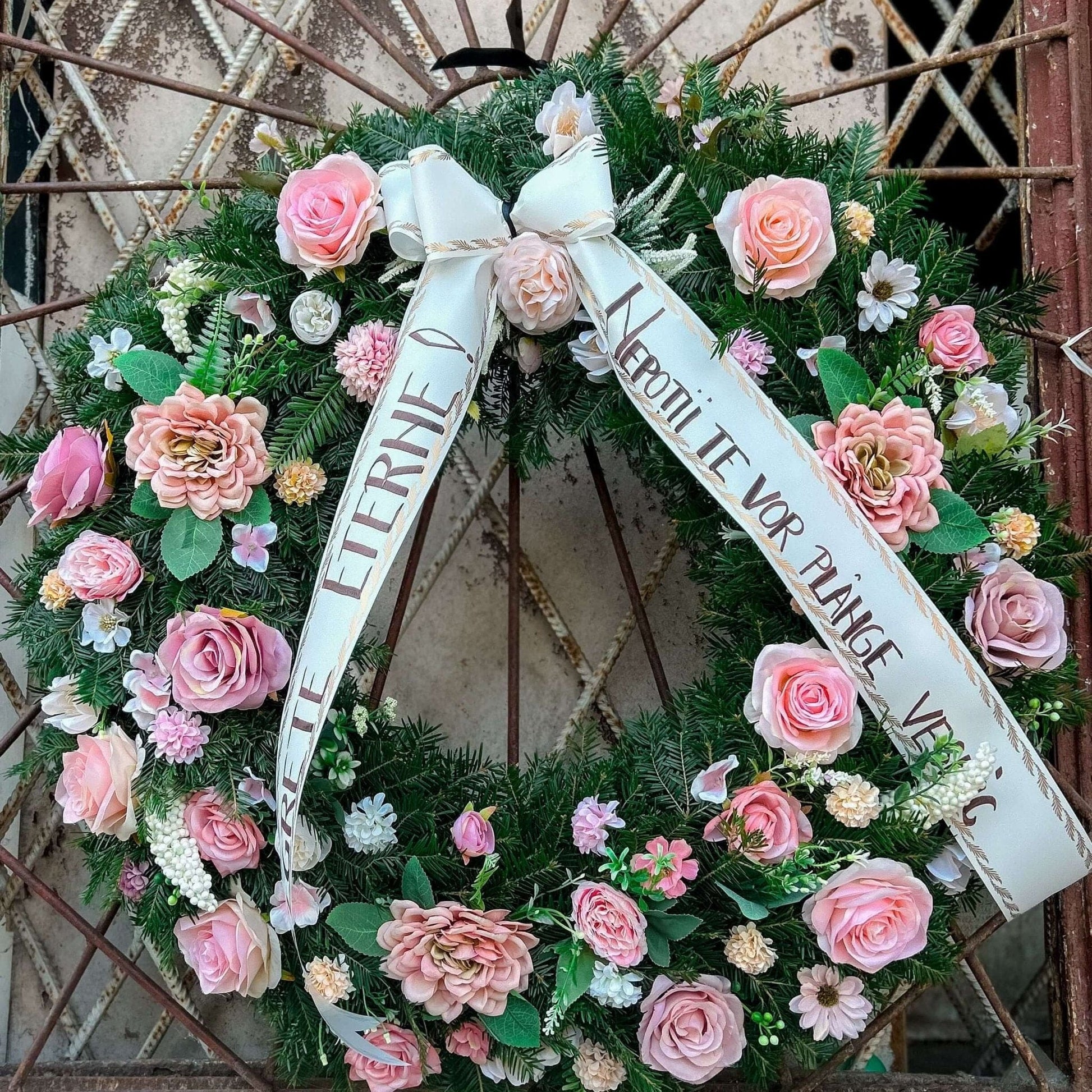 DesireeFlowerShop Aranjament_funerar Coroana funerara Nu te vom uita, Bunico!