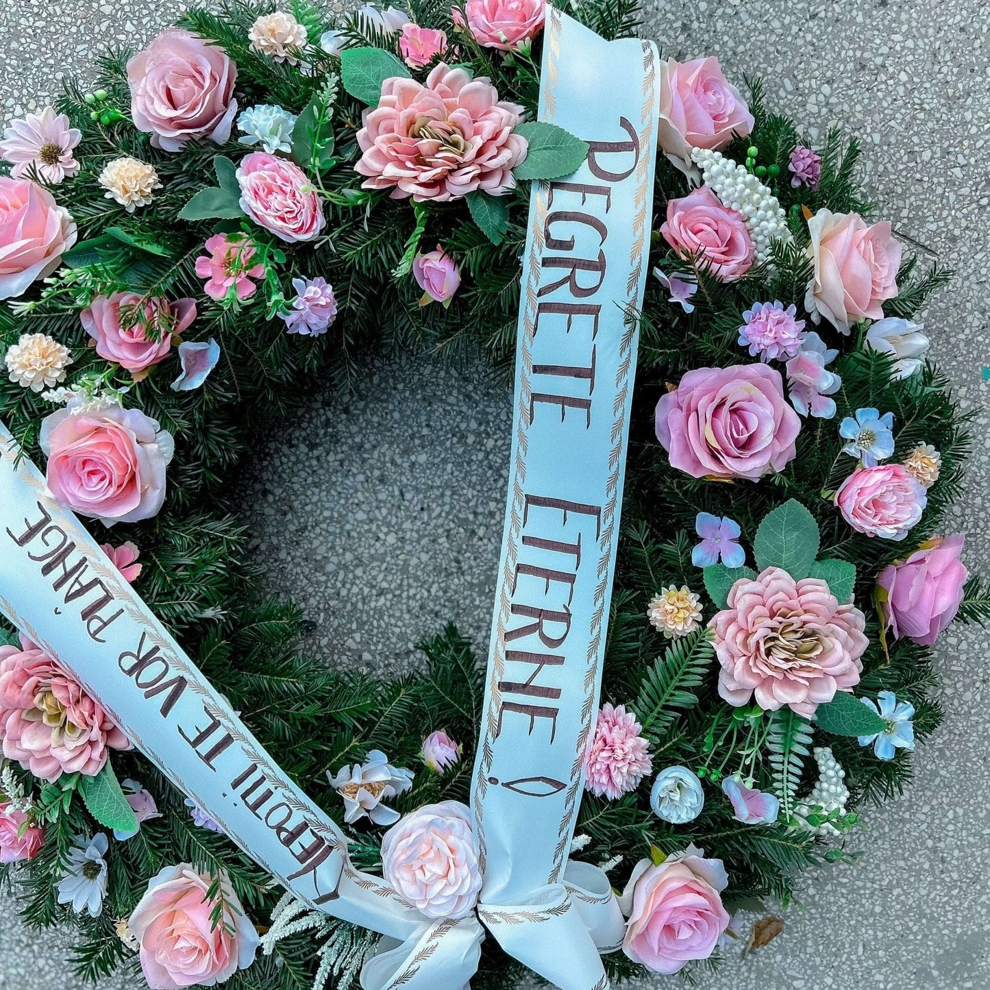 DesireeFlowerShop Aranjament_funerar Coroana funerara Nu te vom uita, Bunico!