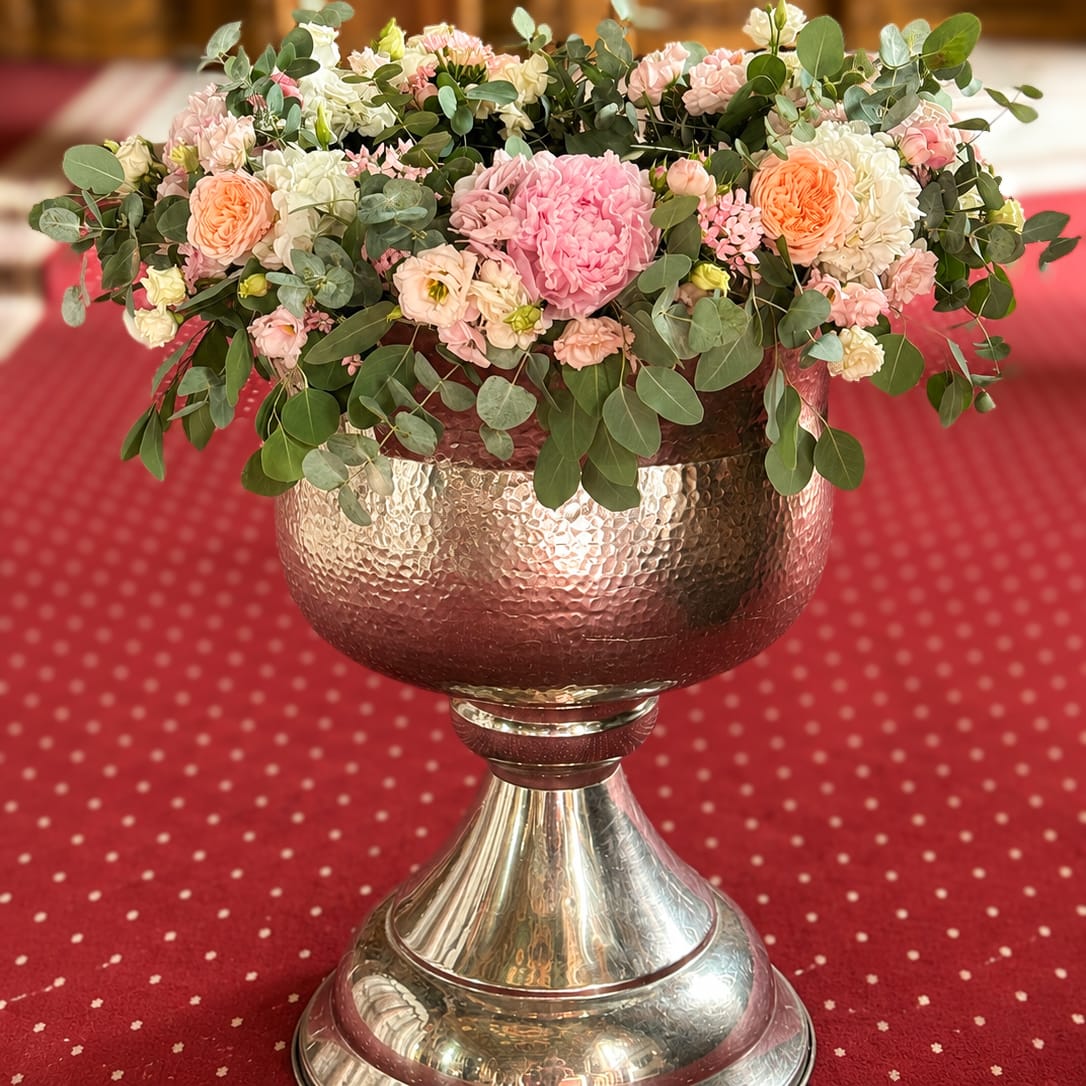 Floraria Desiree aranjament_botez Aranjament Floral pentru Cristelniță „Blush Garden”