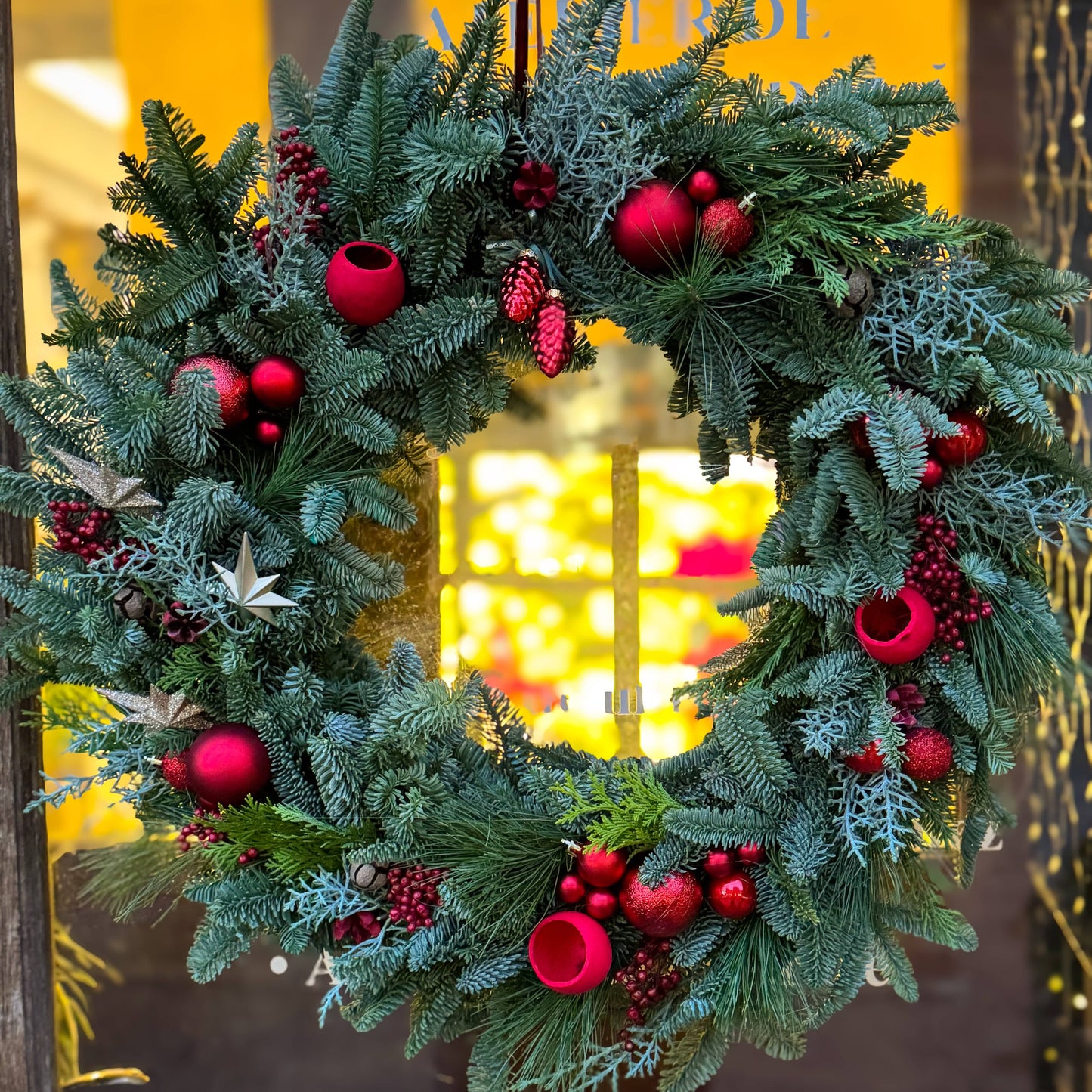 Floraria Desiree Aranjament Craciun Coroniță Naturală de Crăciun Red Classic – 50 cm