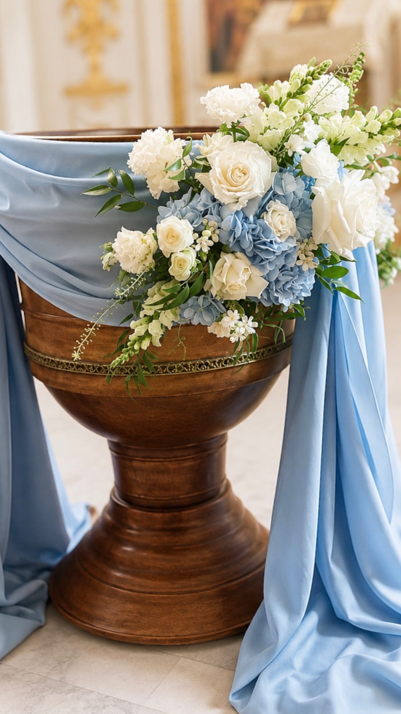Floraria Desiree Aranjament_cristelnita Aranjament Floral pentru Cristelniță „Blue Grace”