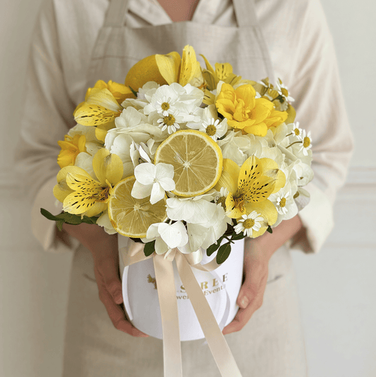 Floraria Desiree aranjament floral Aranjament alb și galben – Dolce Limone