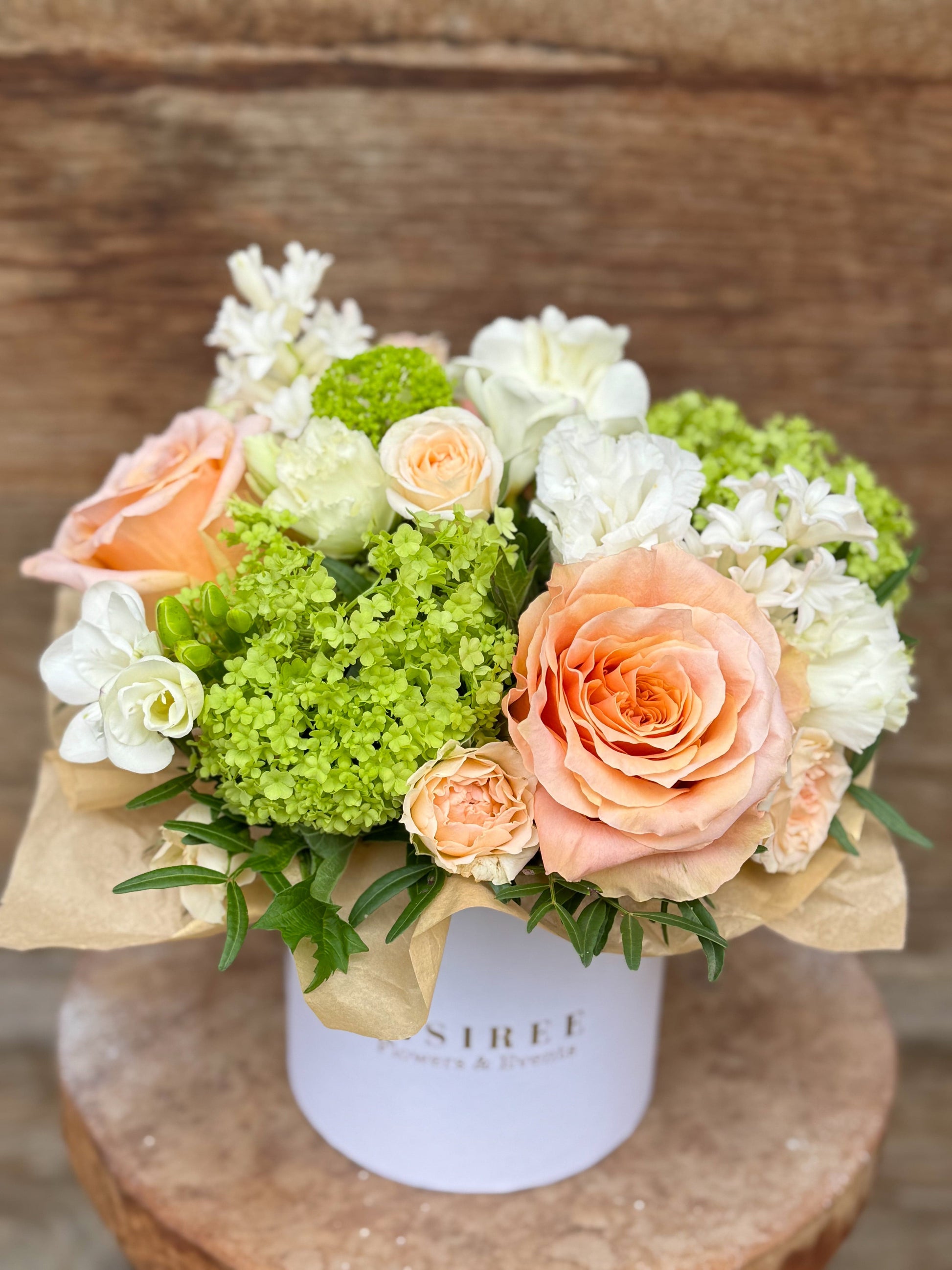 Floraria Desiree aranjament_floral Aranjament Peach & Green Harmony