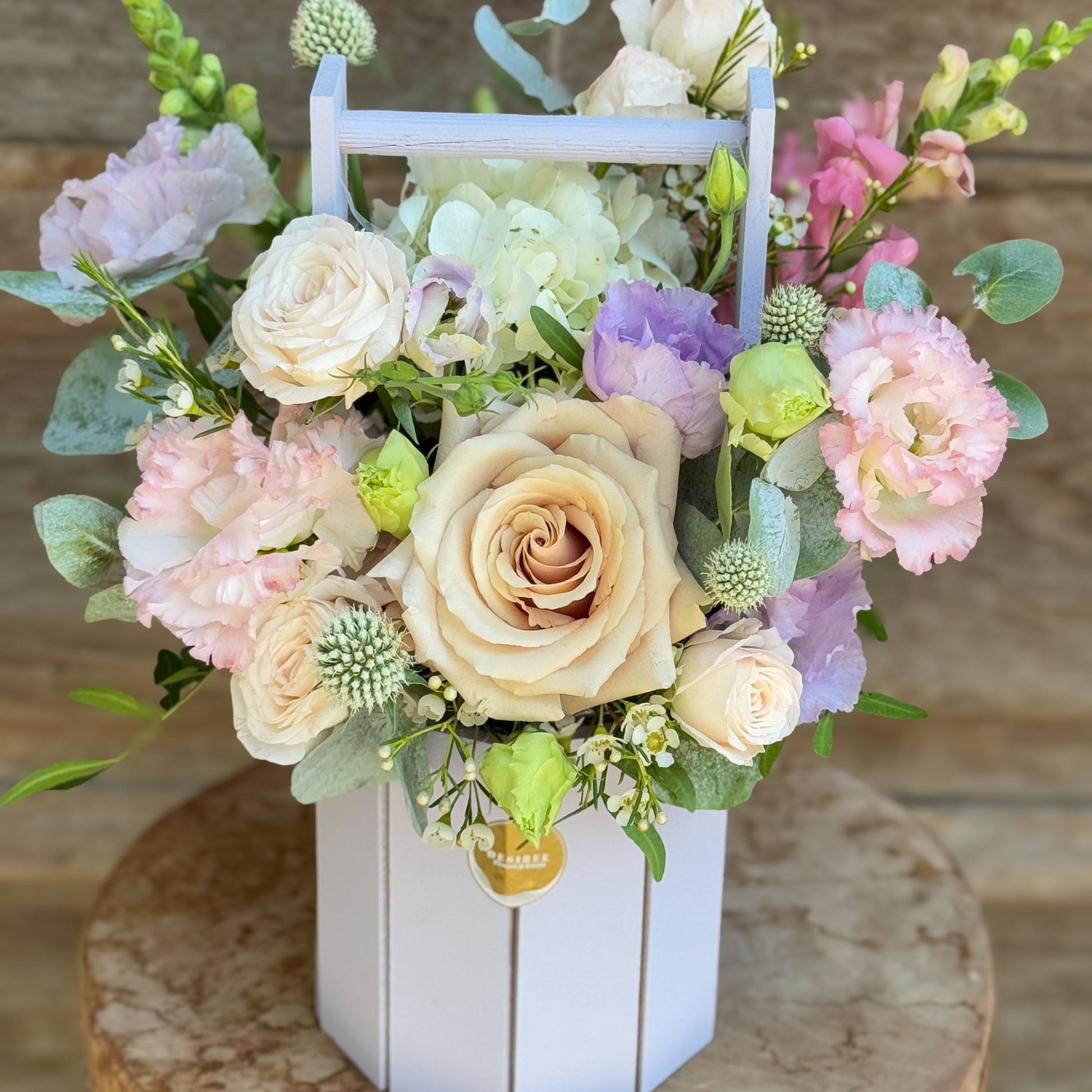Floraria Desiree aranjament-floral Blush Serenity – Aranjament Floral în Nuanțe Pastel cu Trandafiri și Hortensii