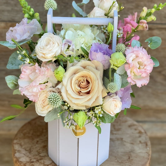Floraria Desiree aranjament-floral Blush Serenity – Aranjament Floral în Nuanțe Pastel cu Trandafiri și Hortensii