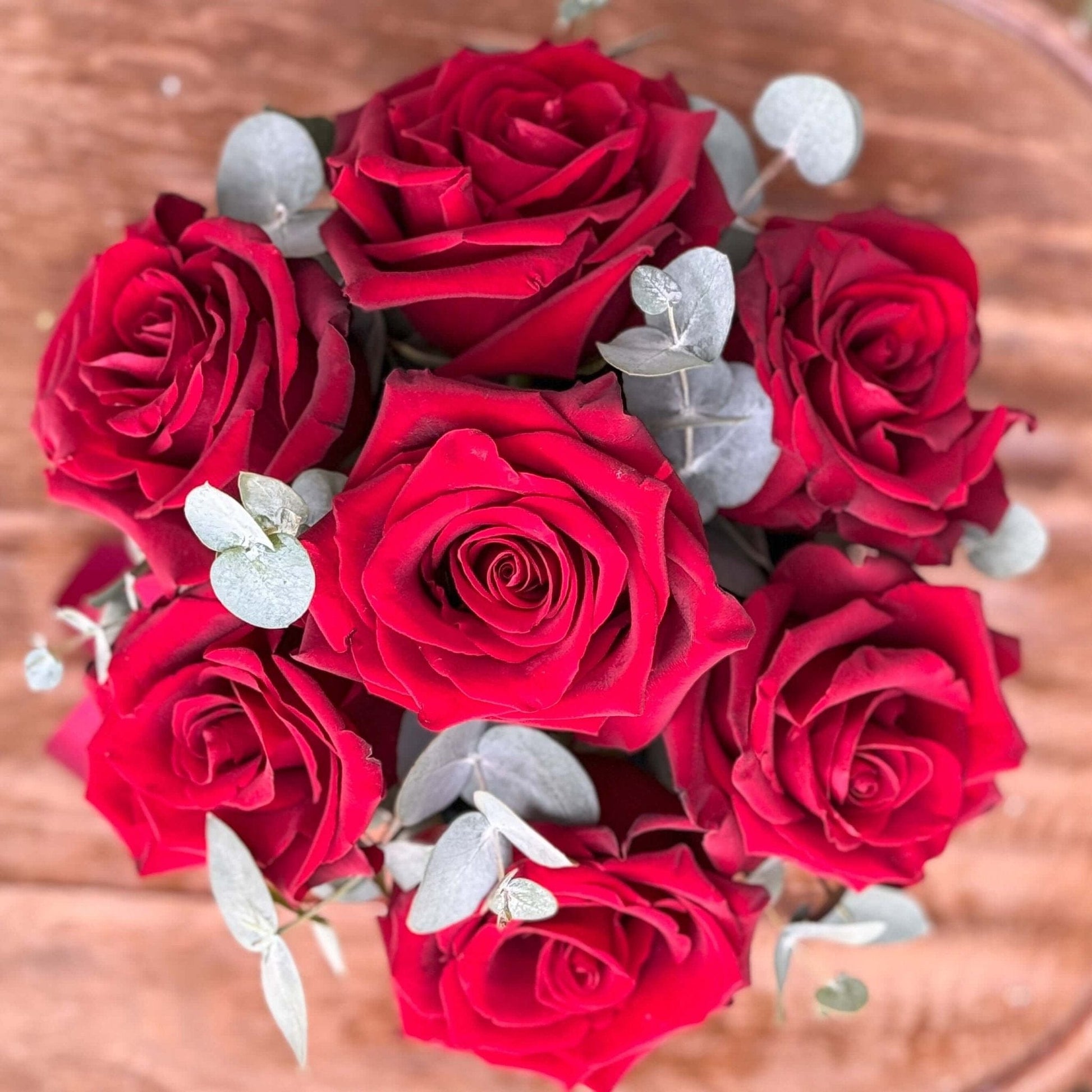 Floraria Desiree aranjament floral Cutie cu 7 trandafiri rosii