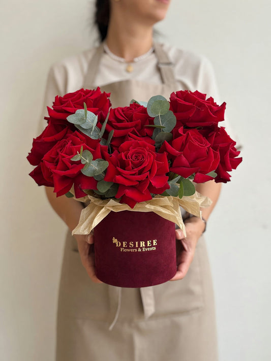 Floraria Desiree aranjament floral Cutie cu trandafiri roșii