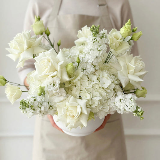Ivory Bloom – Aranjament Floral cu Hortensie Albă - Floraria Desiree