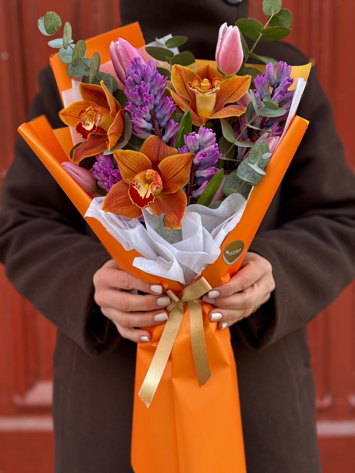 Floraria Desiree Aranjament_floral_primavara Buchet zambile, lalele si orhidee