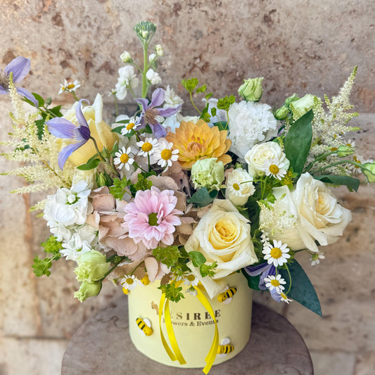 Floraria Desiree aranjament floral Sunny Meadow – Aranjament Floral Crizanteme și Trandafiri