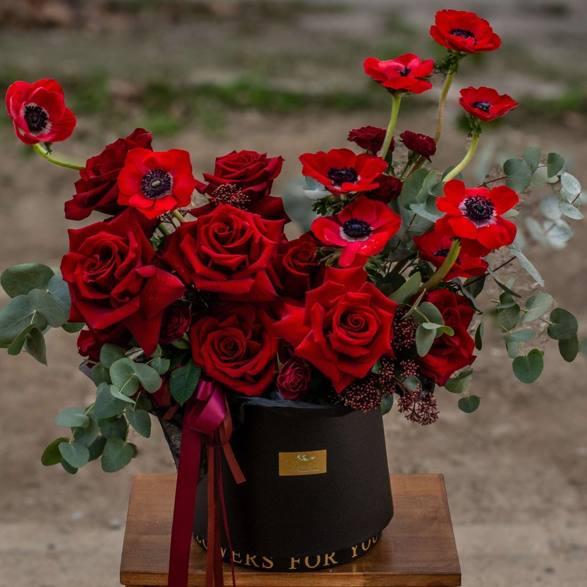 Floraria Desiree aranjament_trandafiri_rosii Premium (poza) Aranjament “Tu esti totul meu”