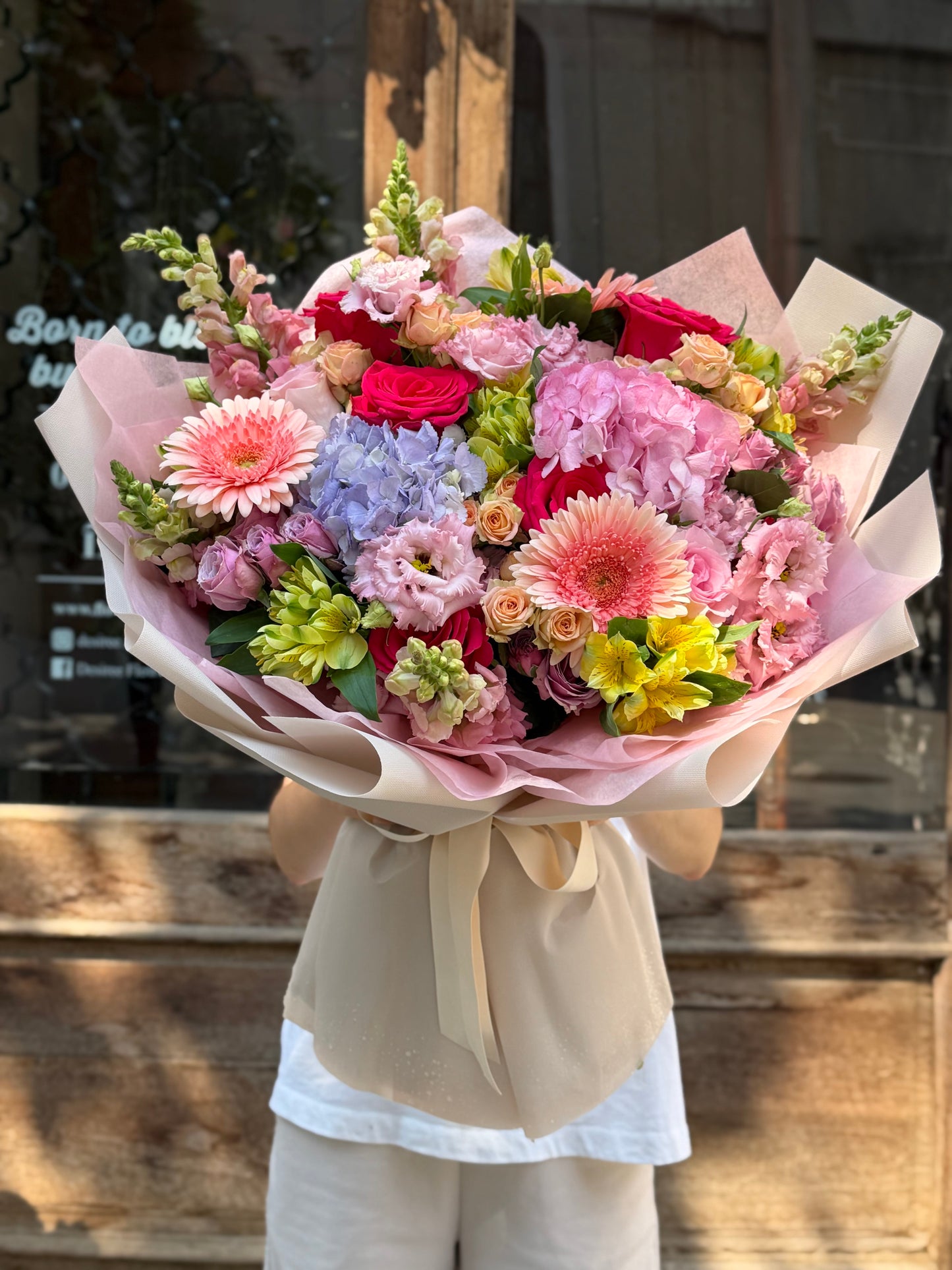 Floraria Desiree buchet _flori Buchet floral premium – Color Theory