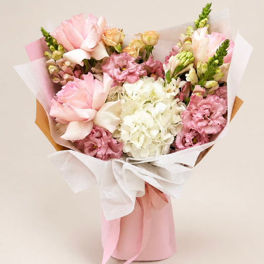 Floraria Desiree buchet _flori Buchet roz cu hortensie – Soft Focus