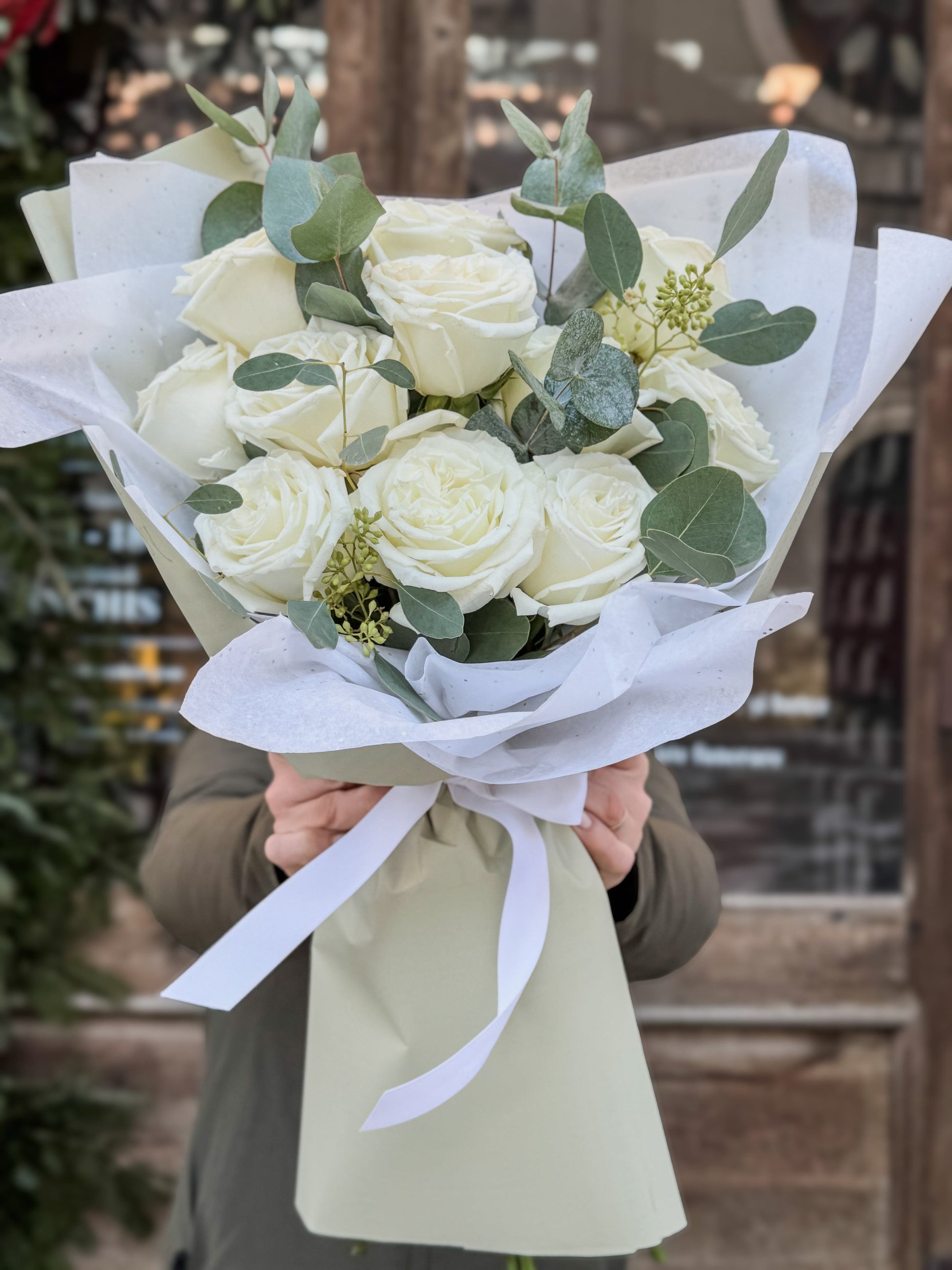 Floraria Desiree buchet _flori Buchet Trandafiri Albi Pure Elegance