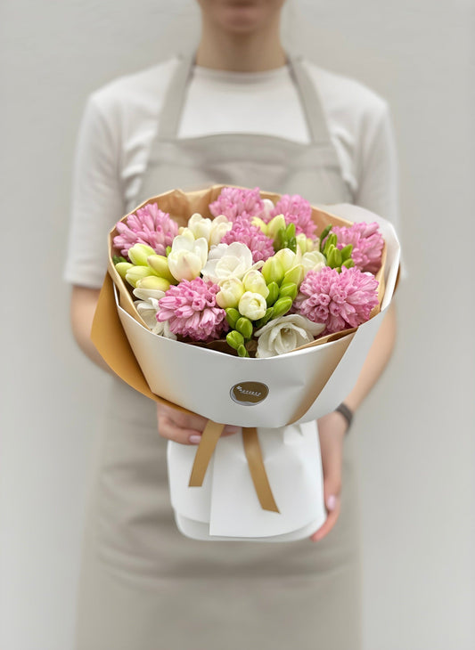 Floraria Desiree buchet_frezii Buchet Zambile si Frezii Pastel