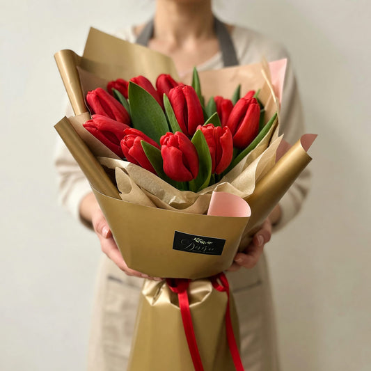 Floraria Desiree buchet_lalele Buchet Eleganță cu Lalele Roșii