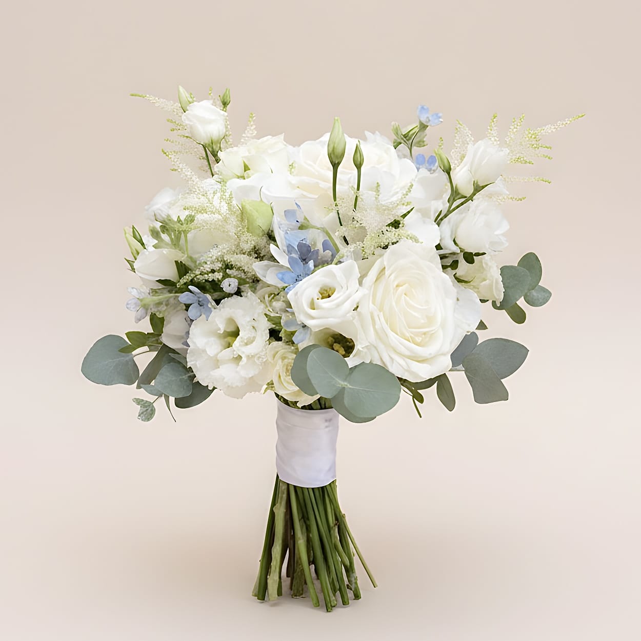 Floraria Desiree Buchet mireasa Buchet de mireasă alb cu accente bleu