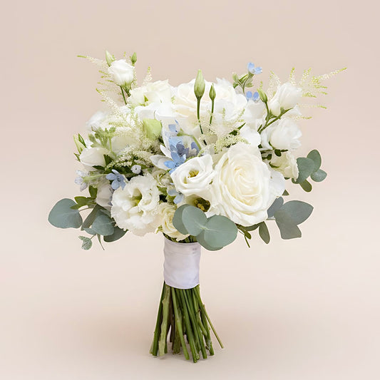 Floraria Desiree Buchet mireasa Buchet de mireasă alb cu accente bleu