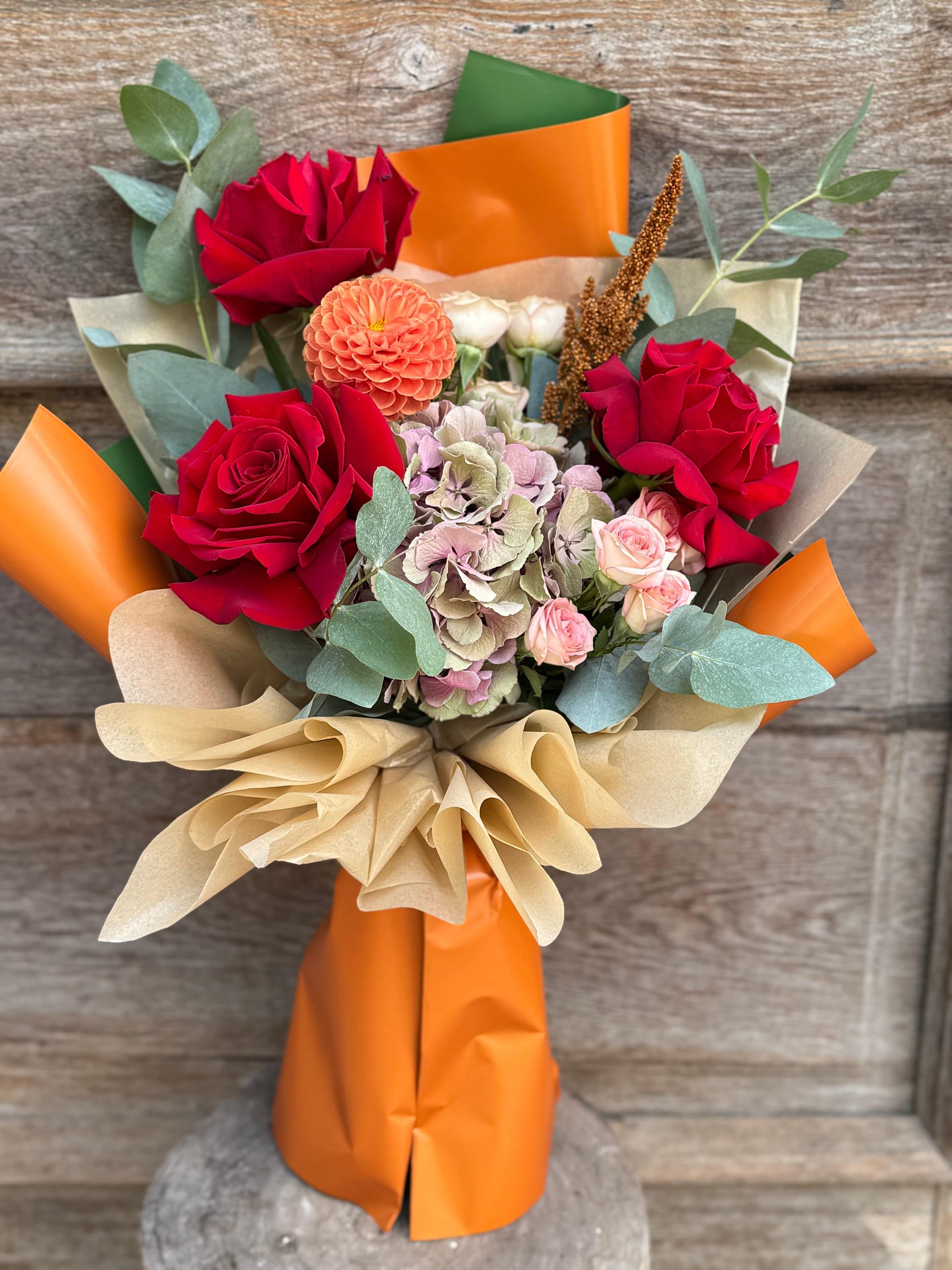 Floraria Desiree Buchet_toamna Buchet Autumn Elegance – trandafiri roșii, hortensie și dalie